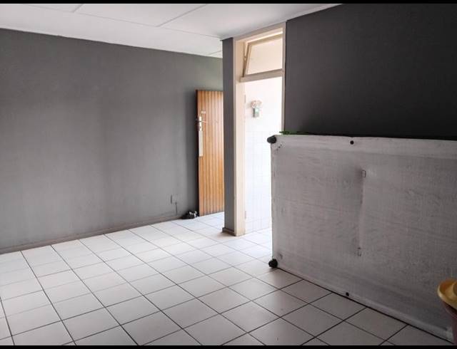 4 BEDROOM APARTMENT FOR SALE IN MUCKLENEUK